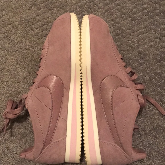 NIB Women’s Nike Classic Cortez Suede size 8 - Picture 5 of 8